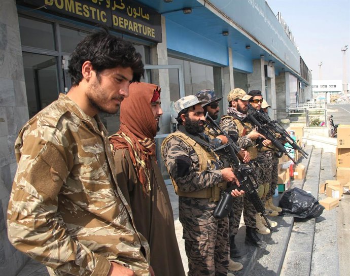 Milicians talib en l'aeroport de Kabul