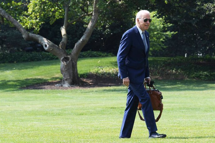 10 August 2021, US, Washington: US President Joe Biden walks from Marine One helicopter after arriving to White House. Photo: Lenin Nolly/ZUMA Press Wire/dpa