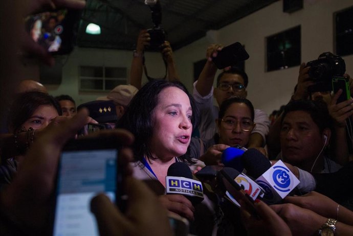 Archivo - La encargada de negocios estadounidense para El Salvador, Jean Manes.