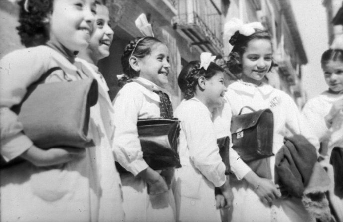 Una exposición online de la Comunidad muestra cómo era la vuelta al cole de los madrileños el siglo pasado