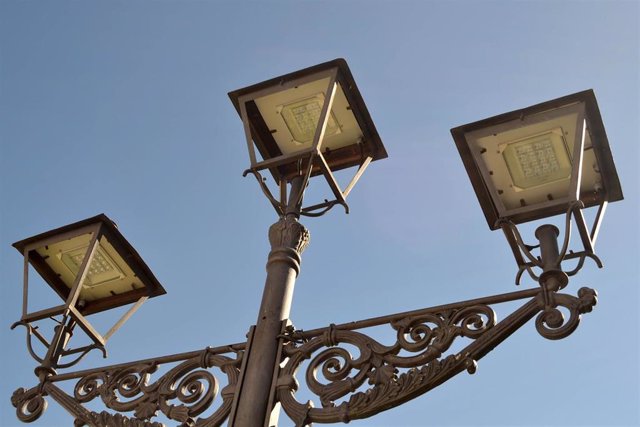 Archivo - Nuevas luminarias instaladas por la Diputación de Córdoba en un municipio de la provincia.