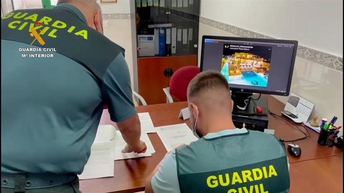 Desmantelada una red que estafó 70.000 euros a 60 personas con falsos anuncios de villas vacacionales en Canarias