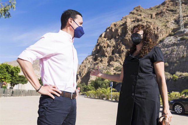 Archivo - El presidente de la Diputación visita obras en un municipio.