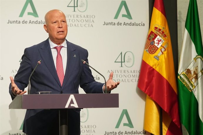 El consejero de Educación, Javier Imbroda, en una foto de archivo en rueda de prensa tras el Consejo de Gobierno.