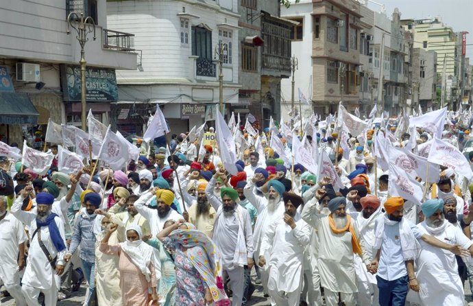 Archivo - 05 June 2021, India, Amritsar: Members of various farmers organizations protest against the central government over three farm reform laws. Photo: Shiva Sharma/PTI/dpa