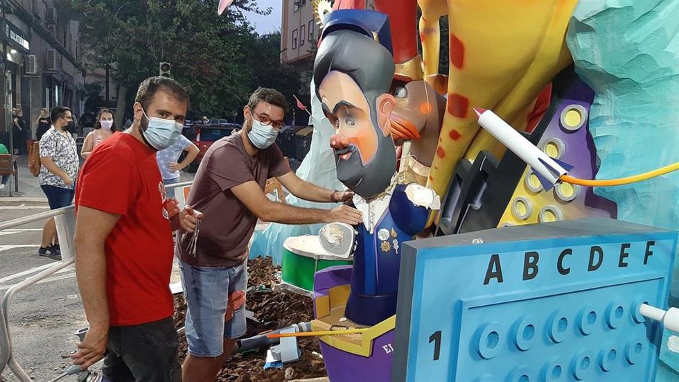 Los artistas falleros SacabutArt
