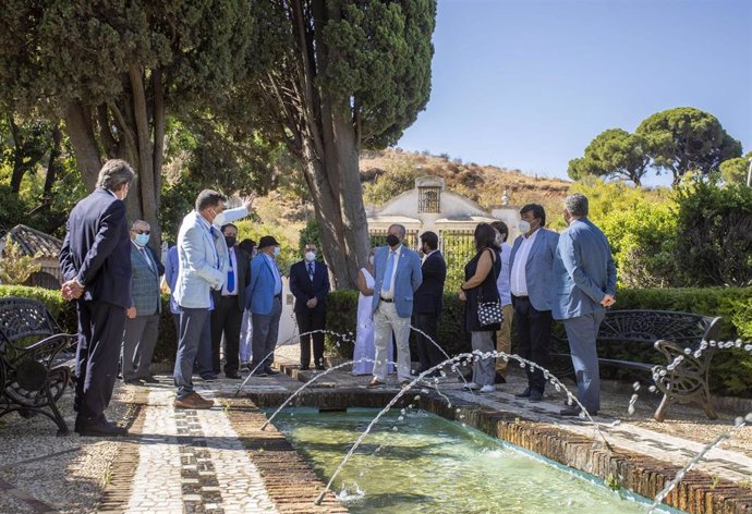 La Hermandad de la Cinta de Huelva culmina la rehabilitación del Santuario con la bendición de sus jardines.