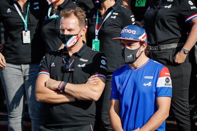 ROSSI Laurent (fra), CEO of Alpine, ALONSO Fernando (spa), Alpine F1 A521, portrait during the Formula 1 Heineken Dutch Grand Prix 2021, 13th round of the 2021 FIA Formula One World Championship from September 3 to 5, 2021 on the Circuit Zandvoort, in Z