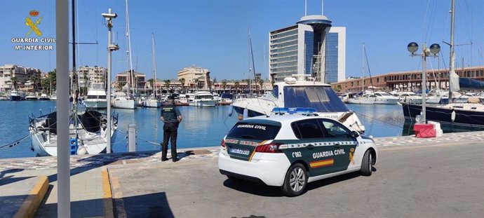 La Guardia Civil, en el Puerto Noray de Melilla.