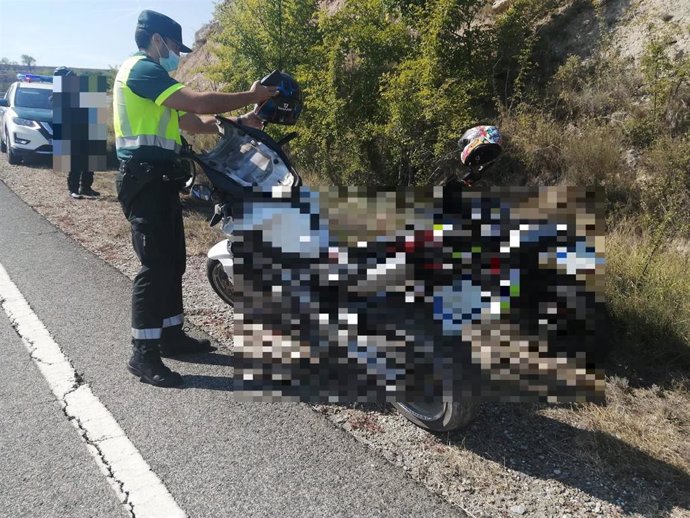 Dos heridos al caerse de sus motocicletas en la NA-1110 en Viana
