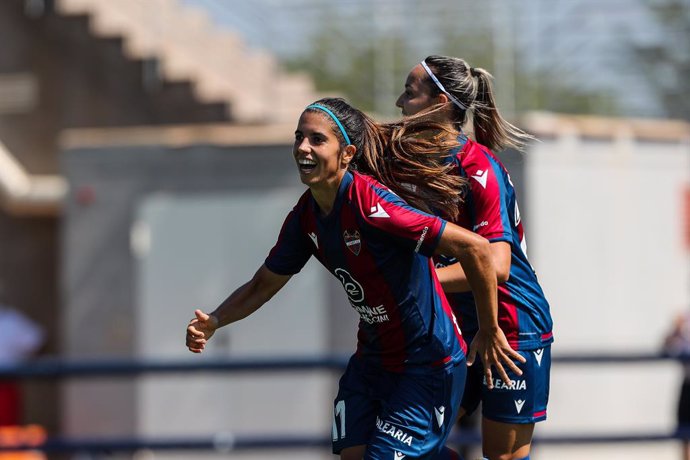 Alba Redondo Ferrer of Levante celebrates a goal with teammates during the Spanish League Womens  Iberdrola football match played between Levante UD Femenino and Real Madrid Club de Futbol.In the sports city of Levante in Bunol. On September 5, 2021. Val