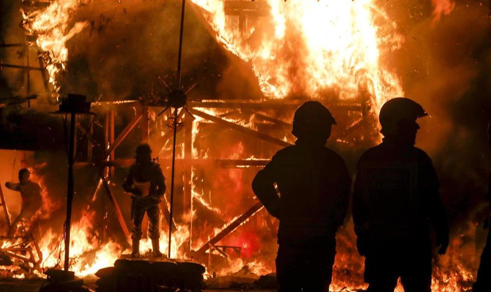 Crem de la falla La Meditadora
