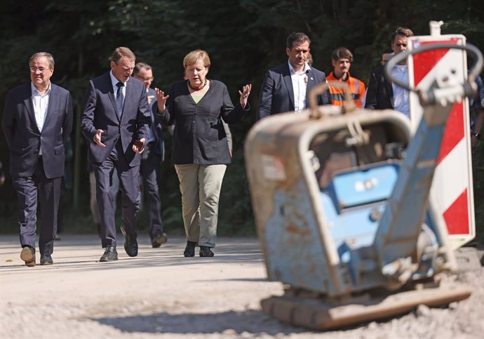 05 September 2021, North Rhine-Westphalia, Hagen: German Chancellor Angela Merkel (C) and Armin Laschet (L), candidate for chancellor of the CDU/CSU and chairman of the Christian Democratic Union (CDU), visit areas in North Rhine-Westphalia that were hi
