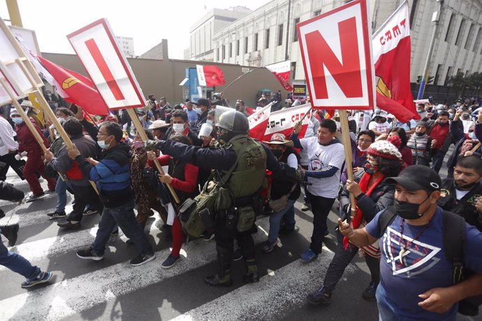 27 August 2021, Peru, Lima: Supporters of President Pedro Castillo's government take part in a protest to support his government. Photo: Gian Masko/dpa