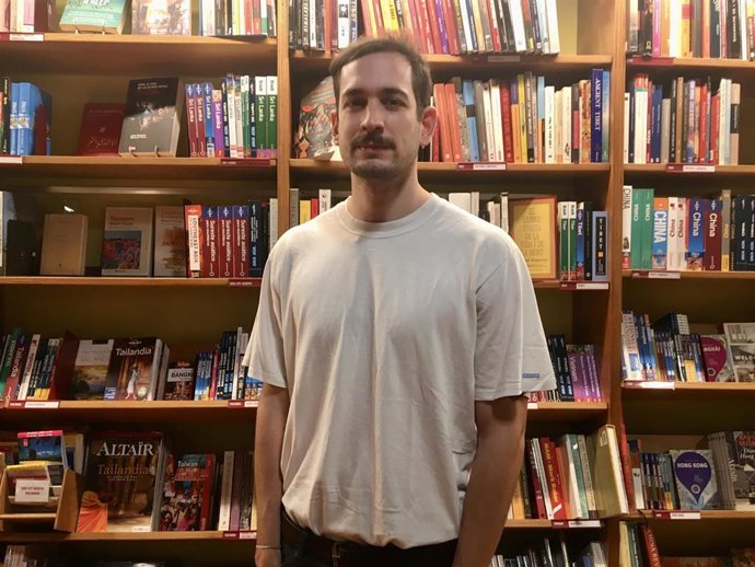 Archivo - El escritor Marc Cerrudo presenta su primera novela, 'Lluny vol dir mai més'.