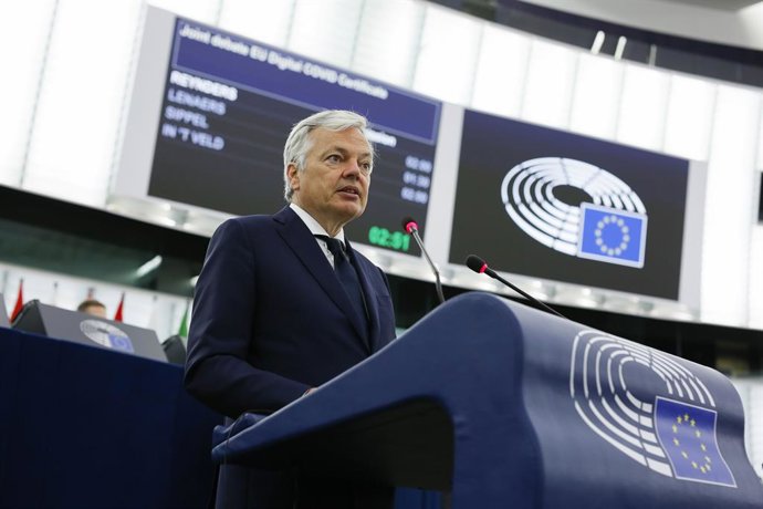 Archivo - HANDOUT - 08 June 2021, France, Strasbourg: European Commissioner for Justice Didier Reynders speaks at a plenary session of the European Parliament during a joint debate on the EU's Digital COVID Certificate. The European Parliament's Strasbo