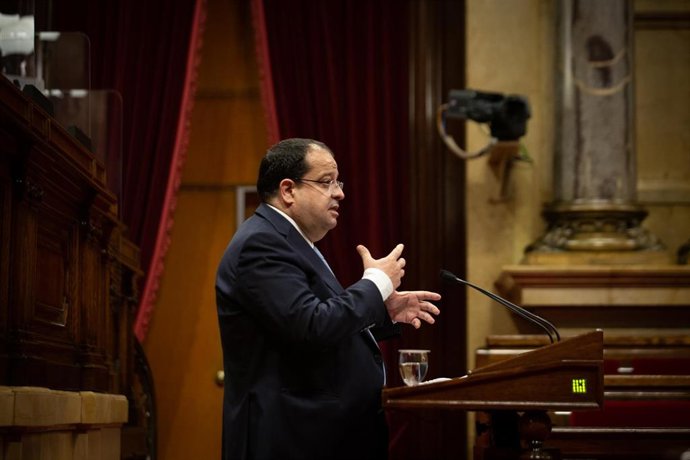 Archivo - El conseller de Interior de la Generalitat, Joan Ignasi Elena, interviene durante una sesión plenaria en el Parlament de Catalunya, a 21 de julio de 2021, en Barcelona, Catalunya (España).