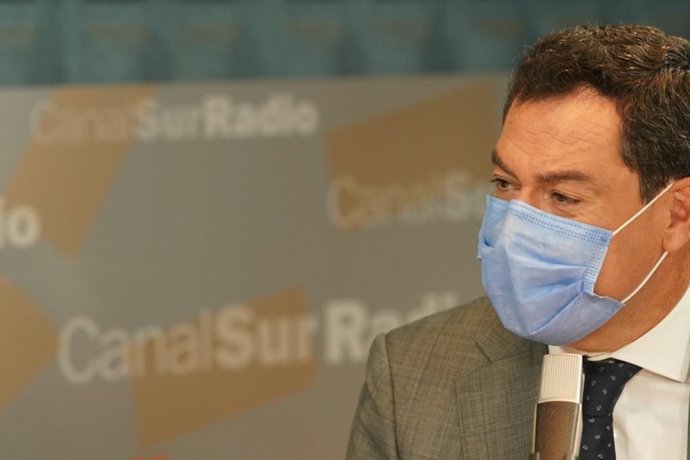 El presidente de la Junta de Andalucía, Juanma Moreno, en una entrevista en Canal Sur Radio.