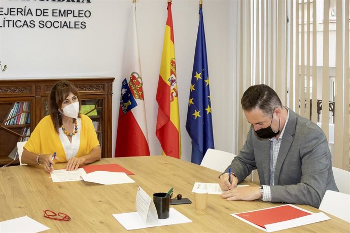 La Consejera De Empleo Y Políticas Sociales, Ana Belén Álvarez, Y El Director Generente Del Hospital Santa Clotilde, Vicente Fernández, Firman El Convenio De Colaboración Entre El ICASS Y El Hospital