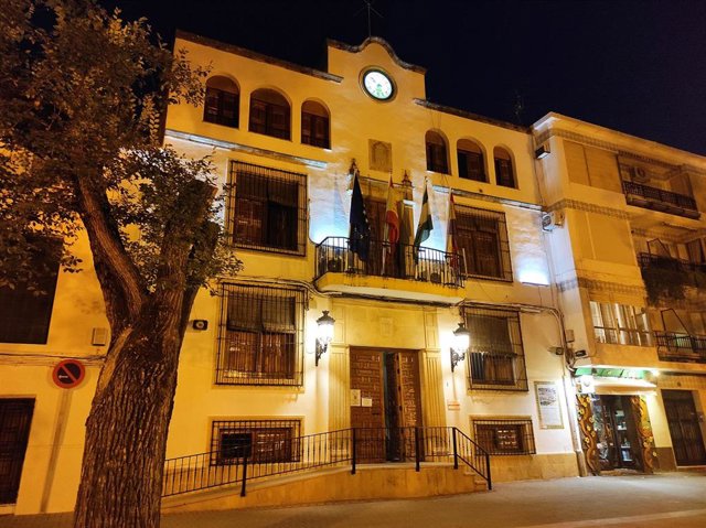 Fachada del Ayuntamiento de Quesada, municipio de Jaén sin restricciones a la movilidad nocturna, en una foto de archivo