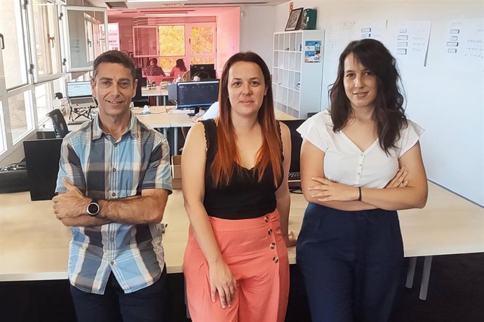 Archivo - De izda. A dcha: Miguel Ángel Ballesteros, CTO de GoKoan, Clara Torrijos (CEO) y Elena Ballesteros (CPO).