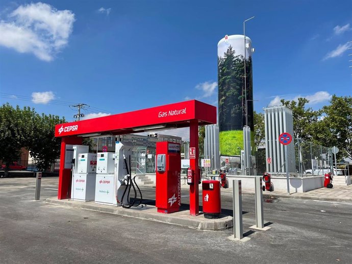 Nueva estación de gas natural vehicular (GNV) de Cepsa y Redecxis en Getafe (Madrid)