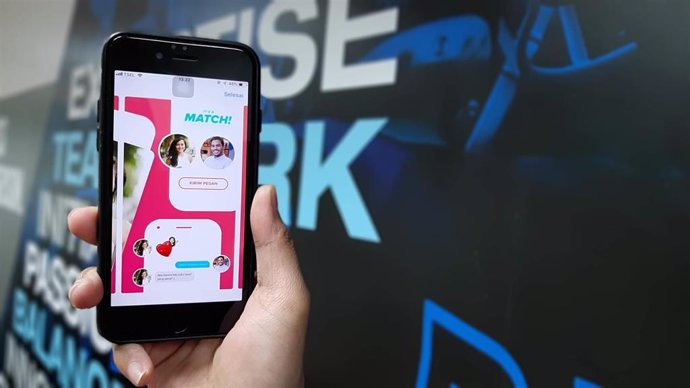 La aplicación de citas Tinder en un smartphone.