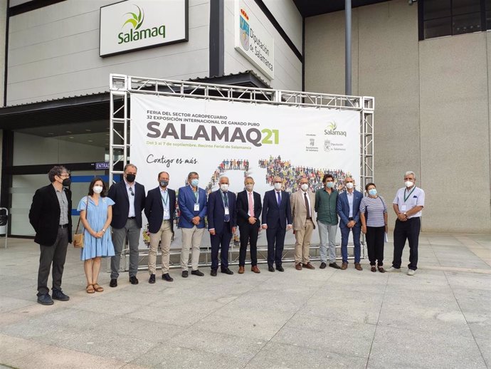 Responsables de la Diputación y de la USAL junto a investigadores de los proyectos en Salamaq 2021