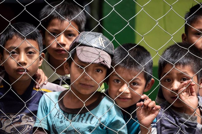 Archivo - Niños en una escuela de primaria en Guatemala