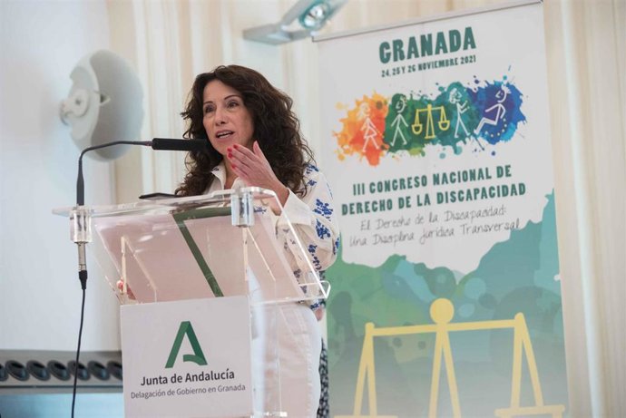 La consejera de Igualdad, Políticas Sociales y Conciliación, Rocío Ruiz, en un acto en Granada.