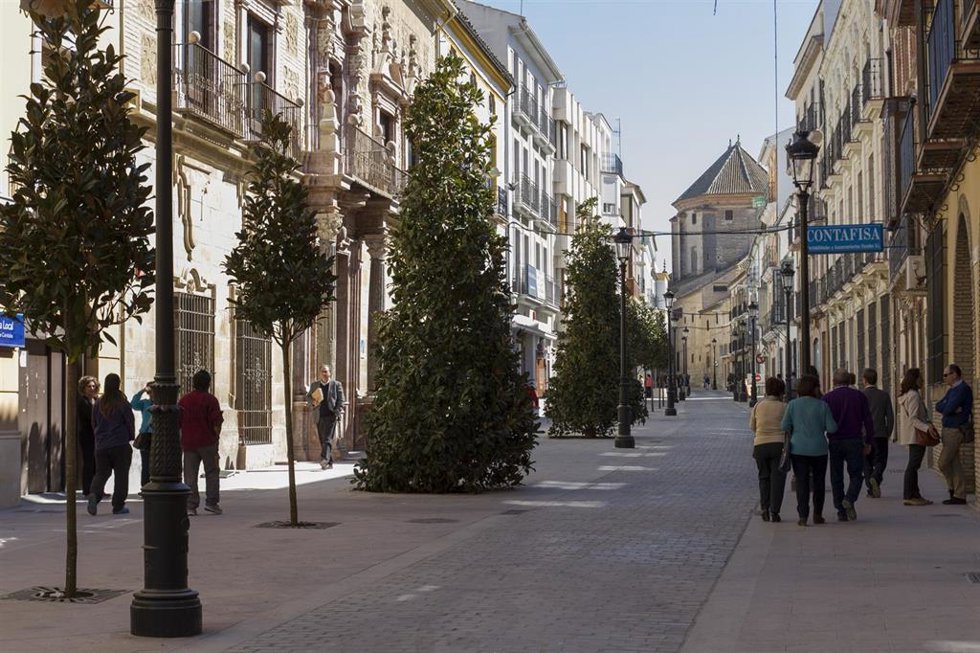 Archivo - Una calle de la localidad cordobesa de Lucena.