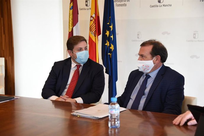 El consejero de Fomento de C-LM, Nacho Hernando, junto con el alcalde de Puertollano, Adolfo Muñiz