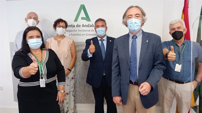 El Hospital Virgen de las Nieves de Granada renueva la colaboración con la Asociación Española Contra el Cáncer