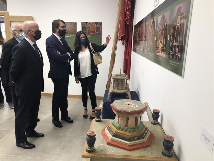 El Consejero De Fomento Y Medio Ambiente, Juan Carlos Suárez-Quiñones, Durante La Inauguración De La Nueva Casa Consistorial De Riello.