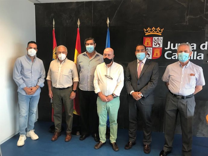 Integrantes del jurado junto al delegado territorial de la Junta en Salamanca, Eloy Ruiz (segundo por la derecha).