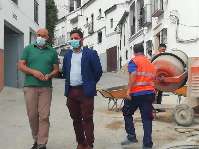 Miguel Rodríguez con el alcalde de Setenil