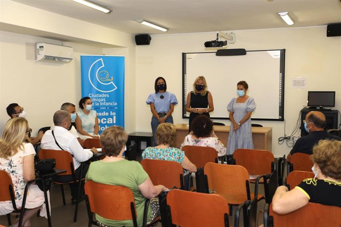 La alcaldesa de Marbella (Málaga), Ángeles Muñoz, informa sobre centros de participación activa