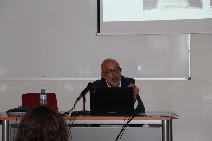 El director del encuentro 'Gaspar Becerra, su obra y su legado', Manuel Arias.