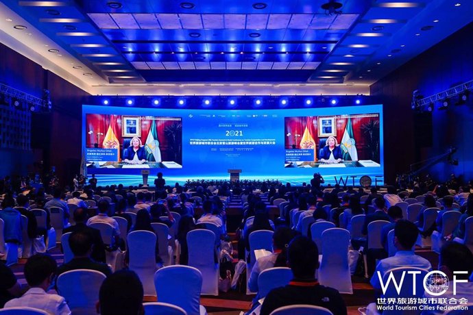 La alcaldesa de Marbella (Málaga), Ángeles Muñoz, participa de manera virtual en la cumbre organizada en Beijin (China) por la Federación Mundial de Ciudades Turísticas (WTCF),