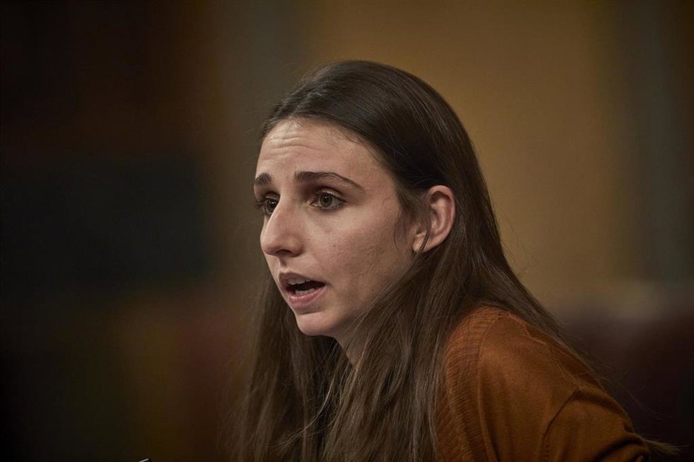 Archivo - La diputada de Unidas Podemos, Lucía Muñoz, durante una sesión plenaria en el Congreso de los Diputados, en Madrid, (España), a 23 de febrero de 2021.