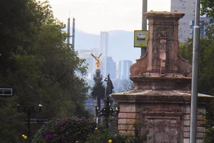Pedestal de la estatua de Cristóbal Colón retirada de una céntrica calle de Ciudad de México