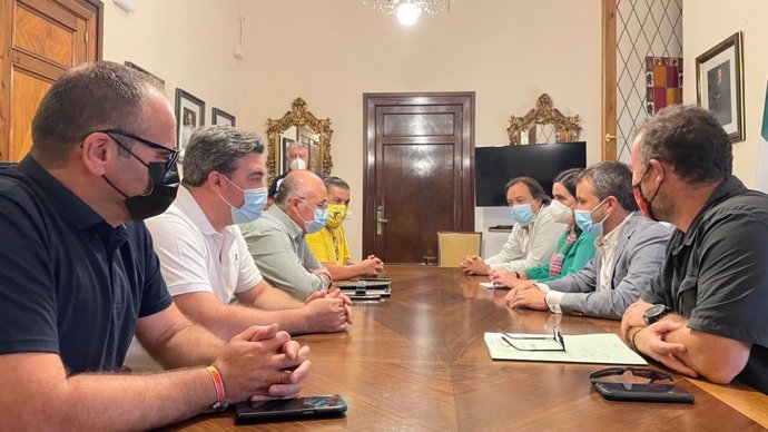 Reunión entre responsables municipales y del Jaén, Paraíso Interior FS.