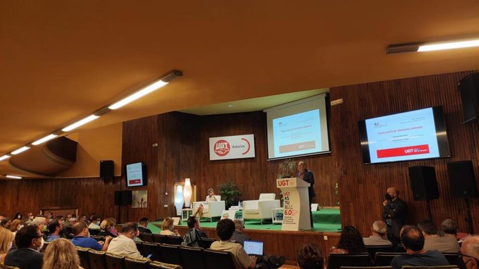 Pepe Álvarez, en su intervención en la Escuela de Verano de UGT Asturias