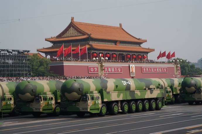 Misiles nucleares Dongfeng-41 durante un desfile militar en Pekín
