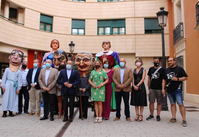 Exposición de Gigantes y Cabezudos