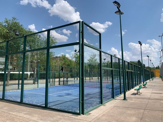 Archivo - Foto de archivo de una pista de pádel. 