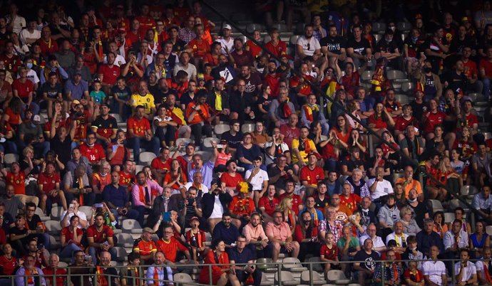 05 September 2021, Belgium, Brussels: Belgian fans cheer in the stands prior to the start of the 2022 FIFA World Cup Group J qualifying soccer match between Belgium and Czech Republic at King Baudouin Stadium. Photo: Virginie Lefour/BELGA/dpa