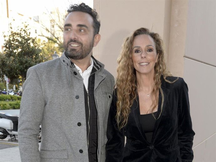 Archivo - ROCÍO CARRASCO RECIBE MUY EMOCIONADA EL PREMIO COFRADE EN NOMBRE DE SU MADRE