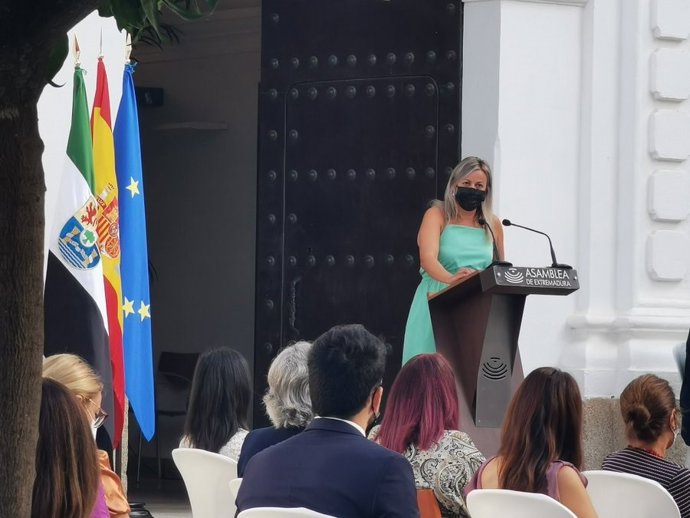 La presidenta de la Asamblea, Blanca Martín, en el acto institucional en la Cámara regional con motivo del Día de Extremadura 2021