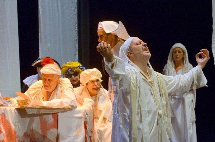 Archivo - Representación de la obra 'Marat-Sade'